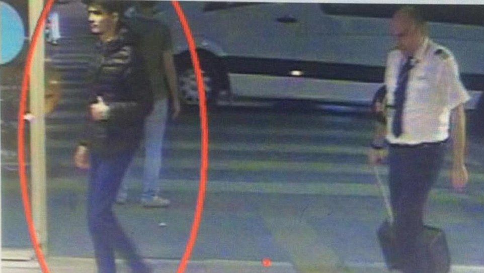 Поліцейський трагічно загинув, намагаючись знешкодити терориста в аеропорту Стамбулу