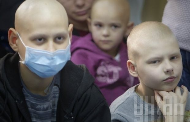 Київська митниця уже 90 днів  тримає на складі ліки для онкохворих дітей