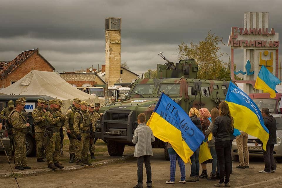 Станиця Луганська збунтувалася проти відводу військ (фото, відео)