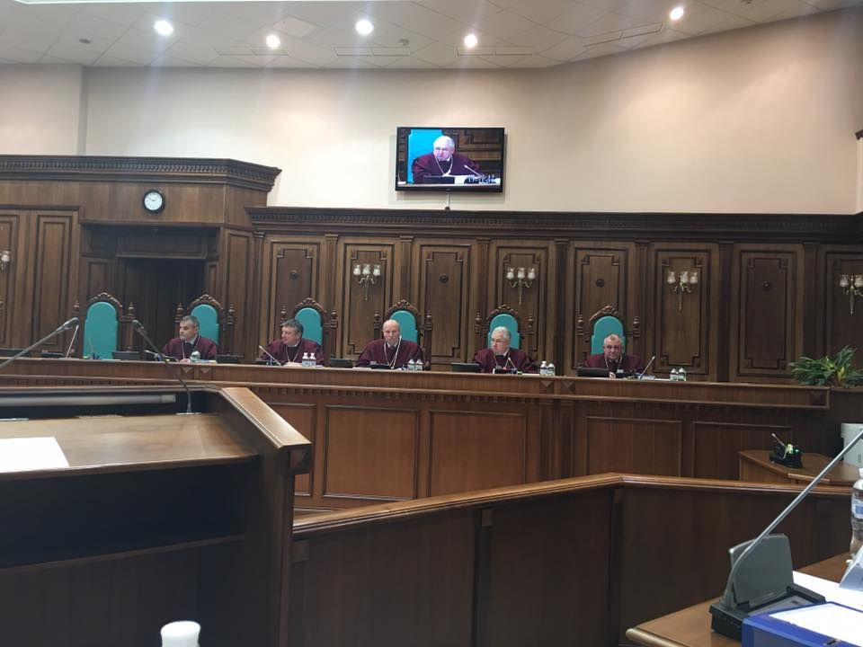 Мовний закон Ківалова-Колесніченка розглядають заангажовані судді КСУ