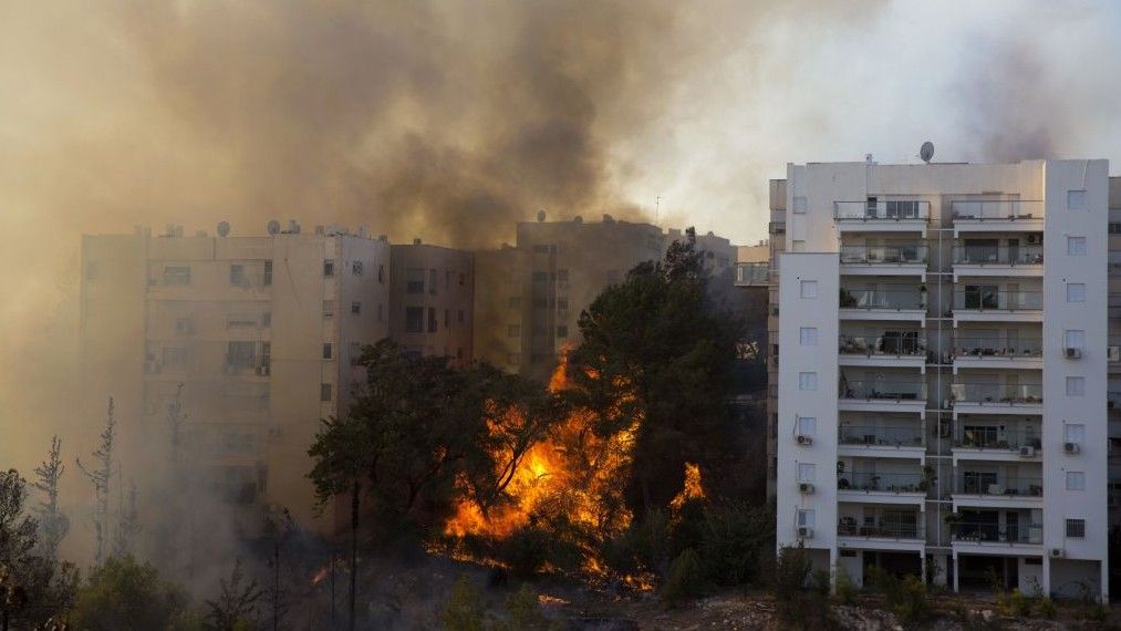 Хайфа охоплена масштабними пожежами, десятки поранених (відео)