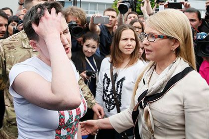 Надію Савченко вигнали з фракції "Батьківщина"