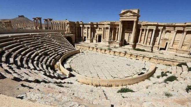 У Пальмірі терористи зруйнували фасад римського амфітеатру (фото)