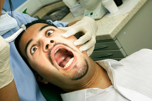 Черкаський лікар-стоматолог: «Приходять iз крутими телефонами, а зуби роками не лікують»