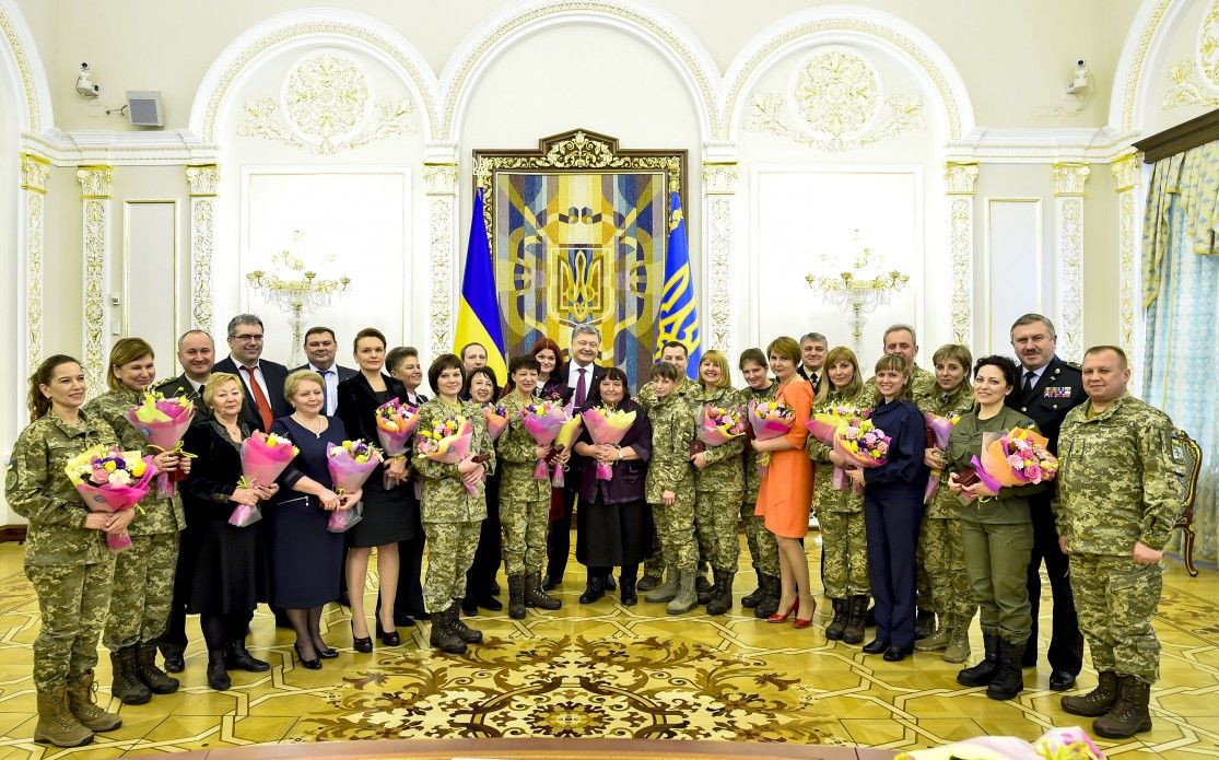 В українській армії служать 54 тисячі жінок