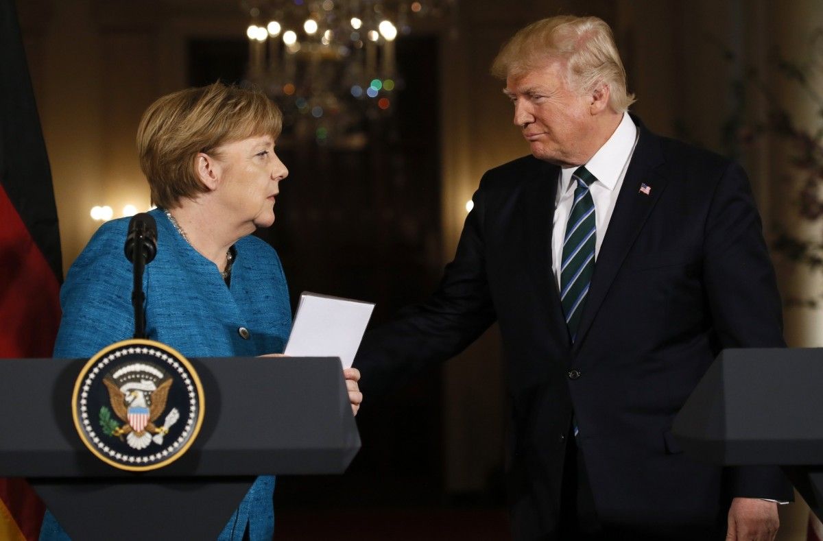 Трамп пожартував ніби Меркель також прослуховував Обама