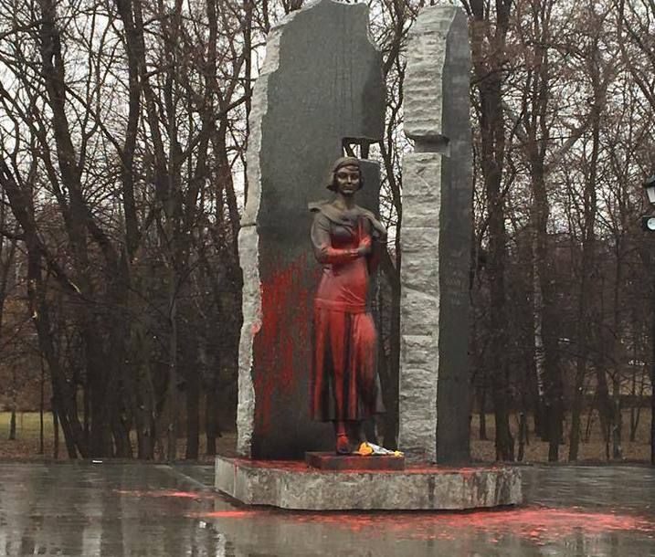 Кличко обіцяє відновити пам’ятник Олені Телізі за кілька годин