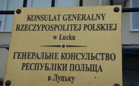Порошенко вимагає покарати винних в обстрілі генконсульства Польщі