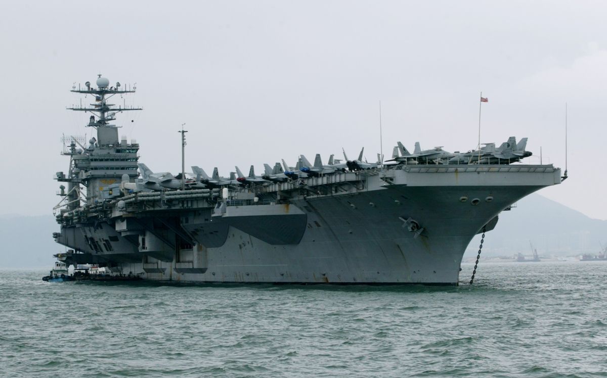 Американський авіаносець USS Carl Vinson прибуде до узбережжя КНДР у четвер