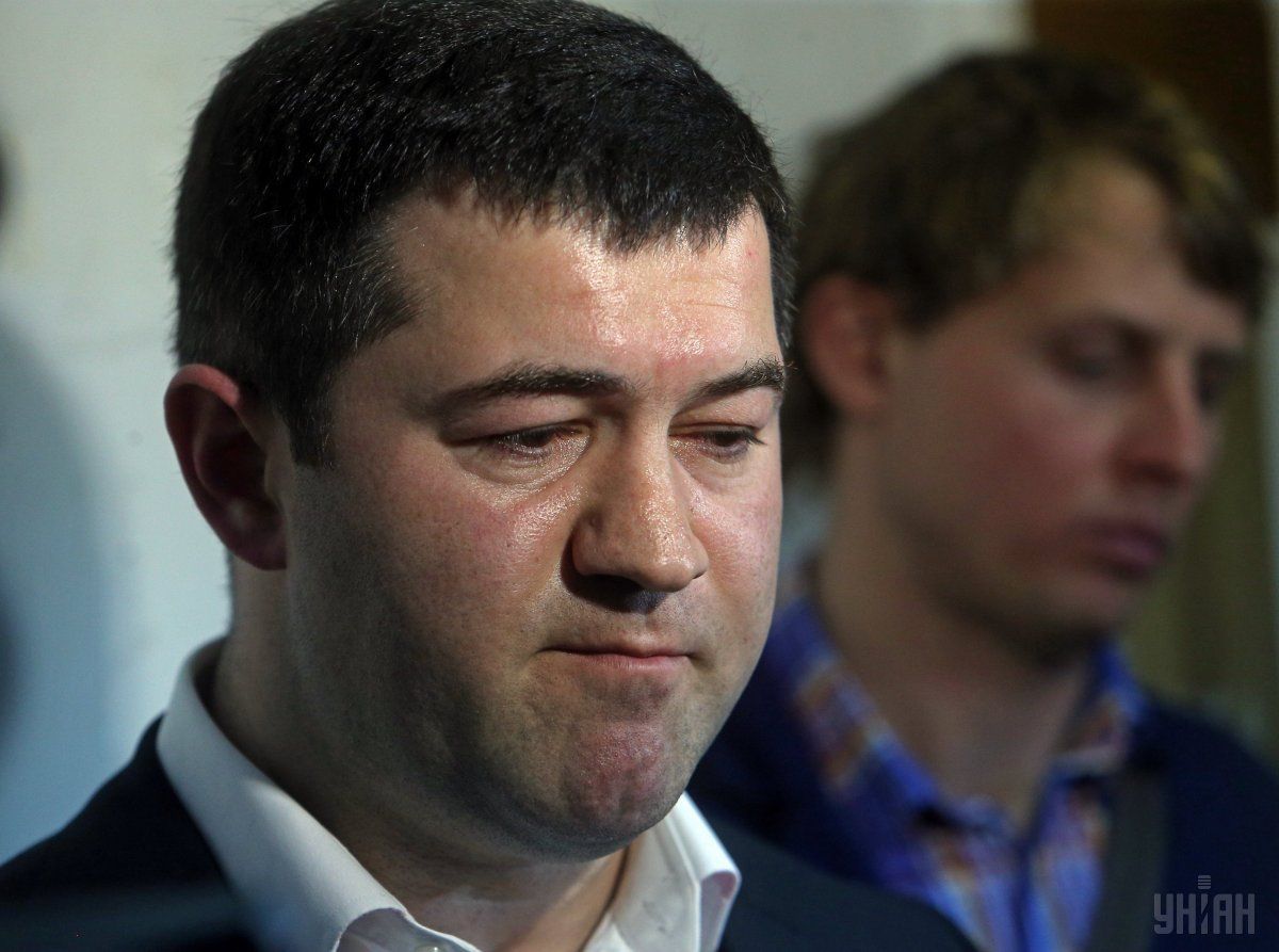 Роман Насіров відмовився показати журналістам електронного браслета: «він в інтимній зоні»