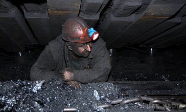 Гірники 5 шахт у Кривому Розі страйкують та вимагають зарплати у тисячу доларів