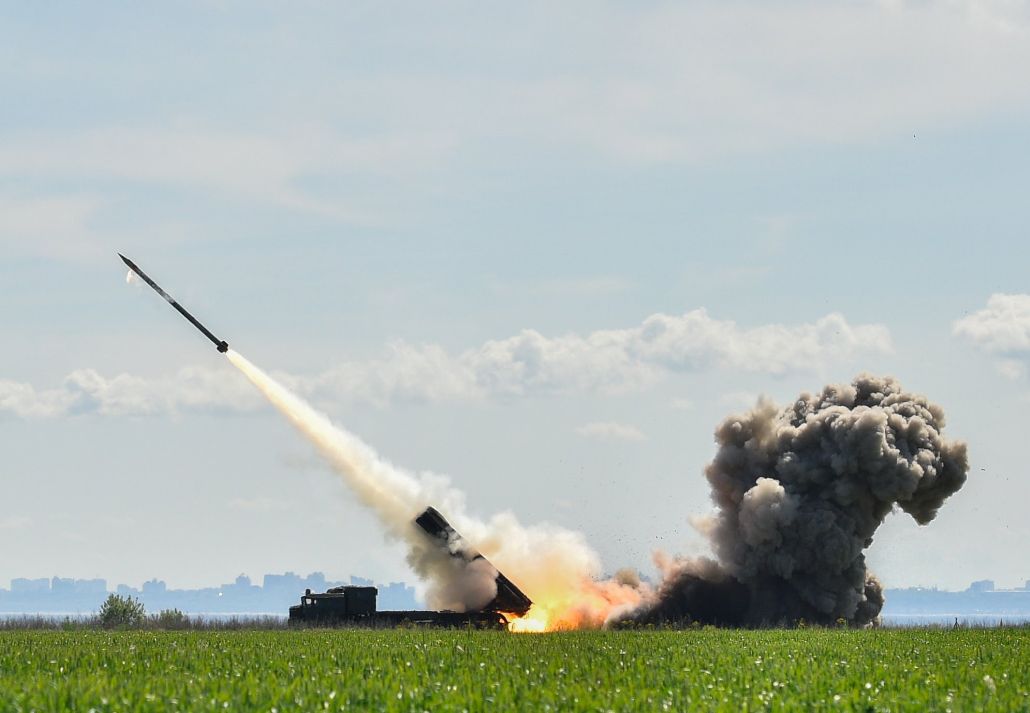 На півдні України запустили нову високоточну ракету (відео)