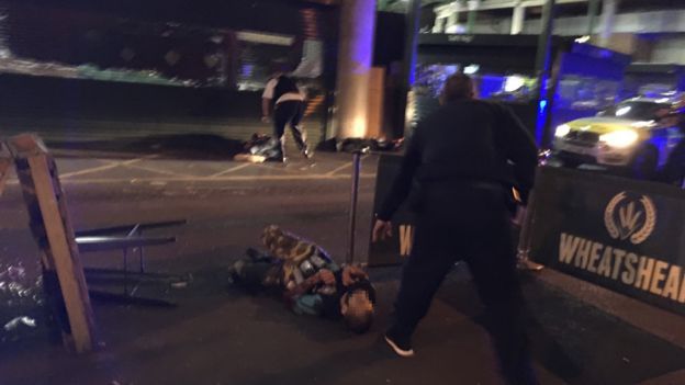У Лондоні терористи давили фургоном та різали людей: 6 загиблих (фото)
