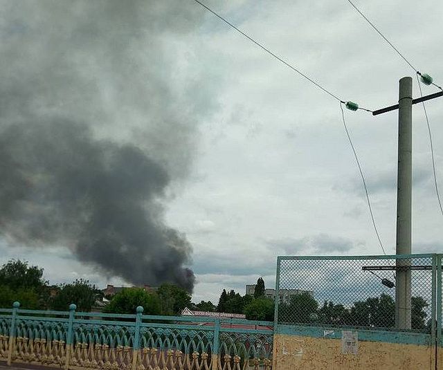 У Рівному сталася пожежа на військових складах (фото)