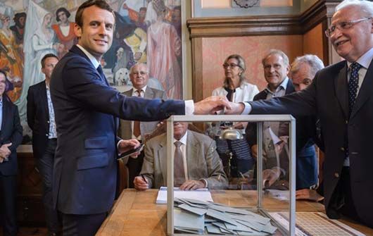 Подруга Путіна пасе задніх: партія президента Франції лідирує на парламентських виборах