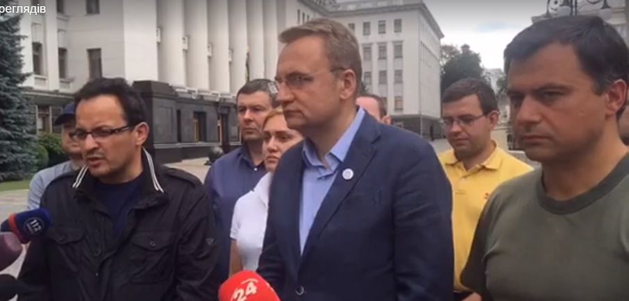 Олег Березюк і Тарас Пастух припинили голодування на Банковій