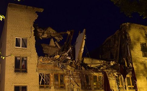 У Донецьку будівля торгівельного університету перетворилася на руїни