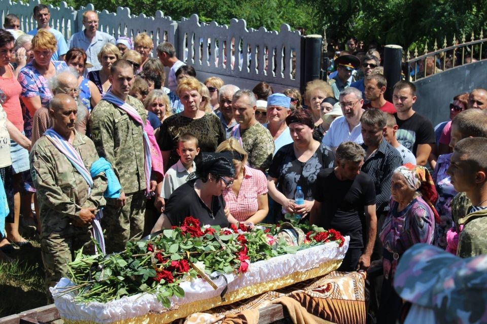 На Одещині поховали 23-річну Надію Морозову, загиблу під час артелирійського обстрілу (фото)