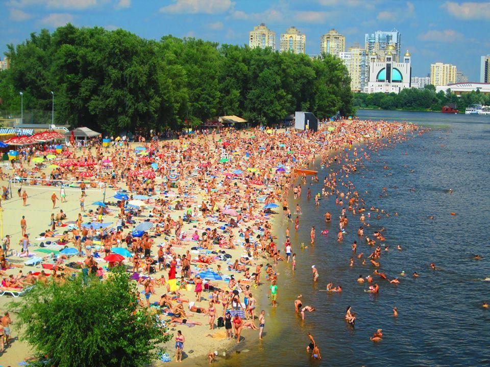 У Києві серед літа заборонили купатися на всіх пляжах