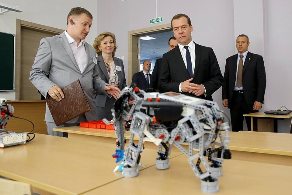 Конструктор "Лего" у Новгороді видали за проривну розробку для прем'єра Росії