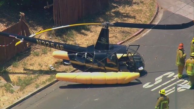У передмісті Лос-Анджелеса впав посеред вулиці вертоліт (відео)