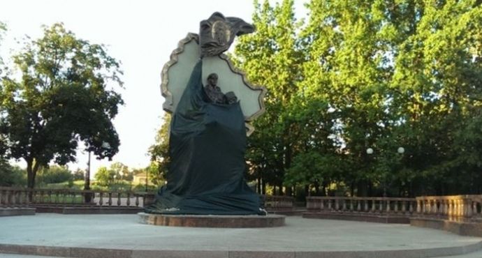 У центрі Луганська намагалися підірвати пам’ятник ліквідованим бойовикам