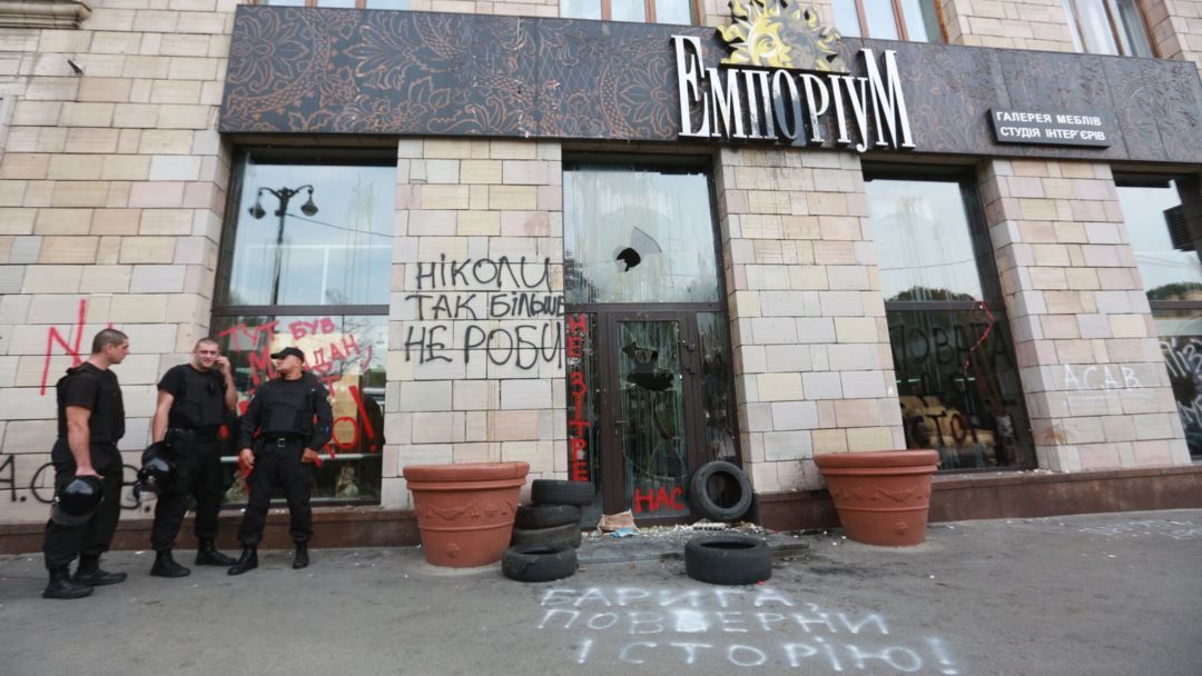 У Києві закрився магазин, власник якого наказав знищити графіті часів Революції Гідності