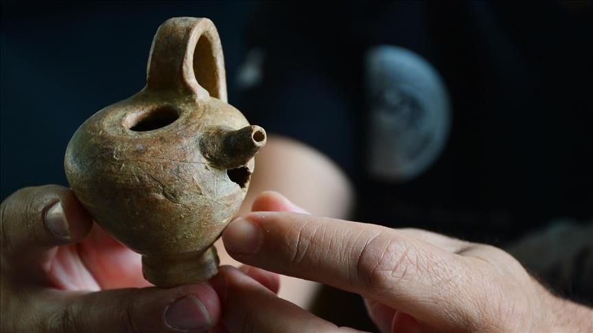У Туреччині розкопали античну пляшечку для годування дітей (фото)