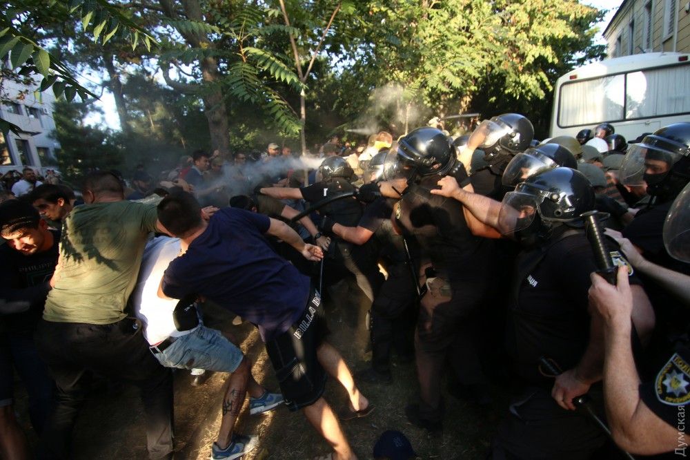 У Чорноморську побилися через звільнених судом сепаратистів у «справі 2 травня»