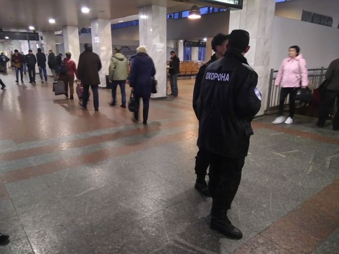 У Києві евакуюють людей із залізничного вокзалу через загрозу вибуху