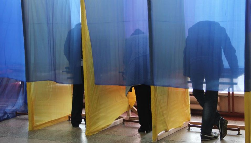 НаГРОМАДИли: як в Україні відбувалися місцеві вибори та як перемогу на них ділили