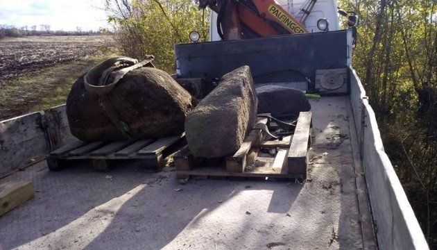 На Дніпропетровщині відкопали двох прадавніх баб
