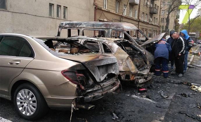 В Одесі за ніч горіли 18 автівок у різних районах міста (відео)