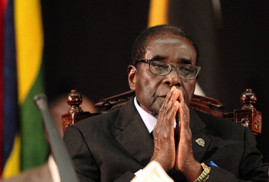 Президент Мугабе виїхав із Зімбабве під багатотисячні вуличні святкування (відео)