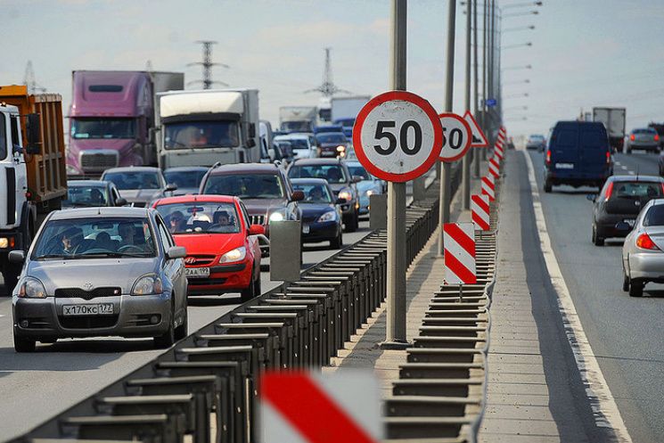 В Україні знижують швидкість авто у населених пунктах до 50 км/год