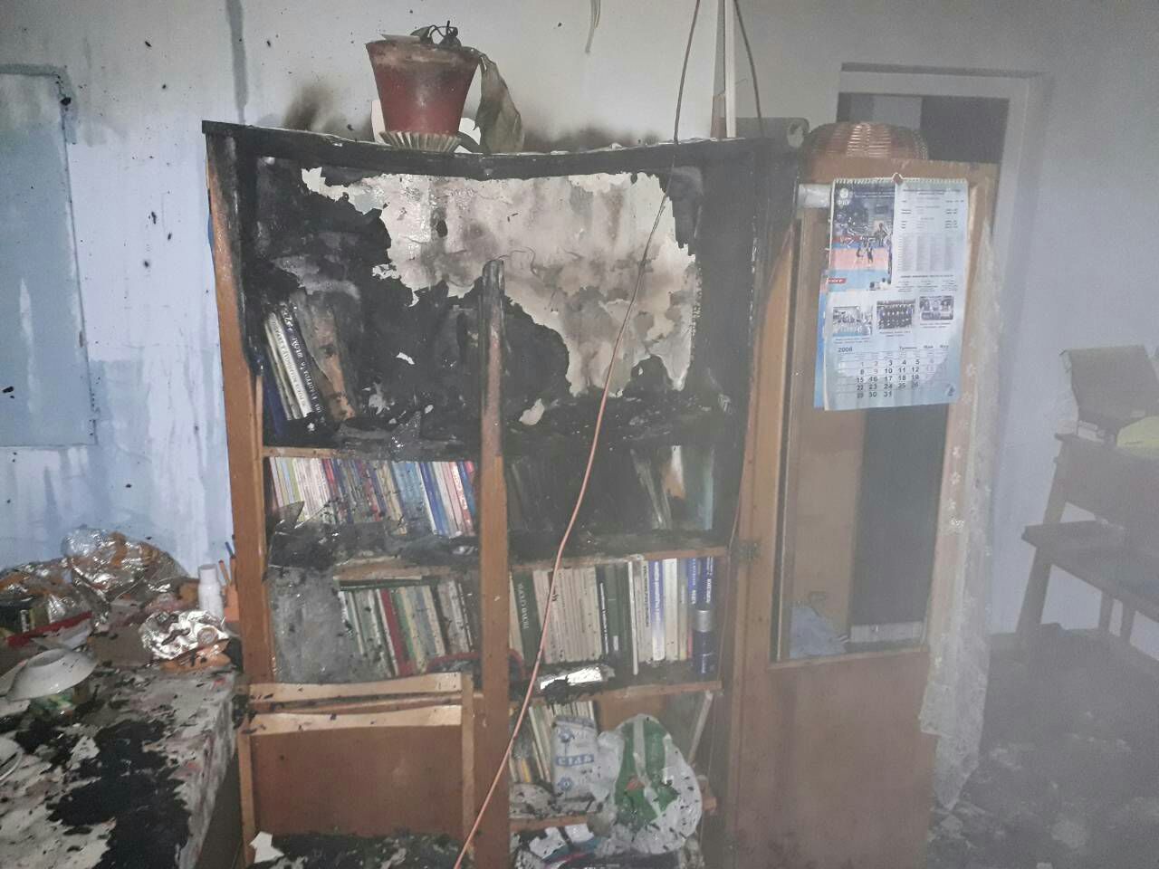 У Києві спалахнула пожежа в школі на Троєщині