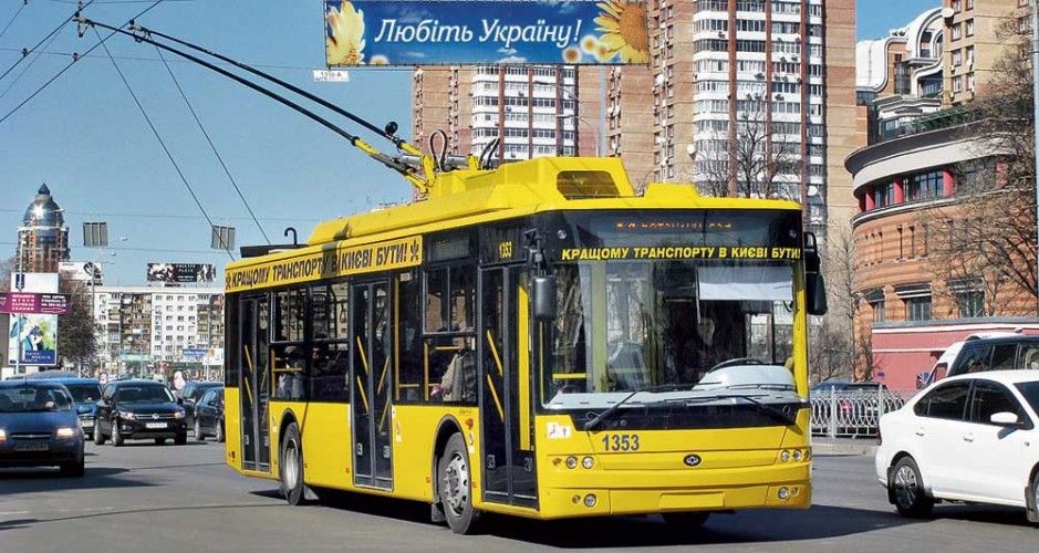 У Києві на Троєщині бійку в тролейбусі розбороняли 4 патрулі поліції