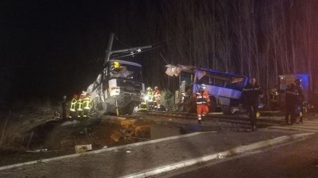 У Франції зіткнулись потяг та шкільний автобус, загинули чотири людини