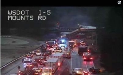У Вашингтоні потяг впав з мосту на автомагістраль