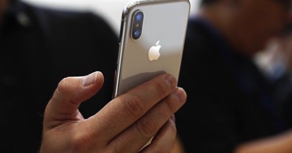 Apple вибачився за сповільнення роботи старих Iphone через загрозу судових позовів