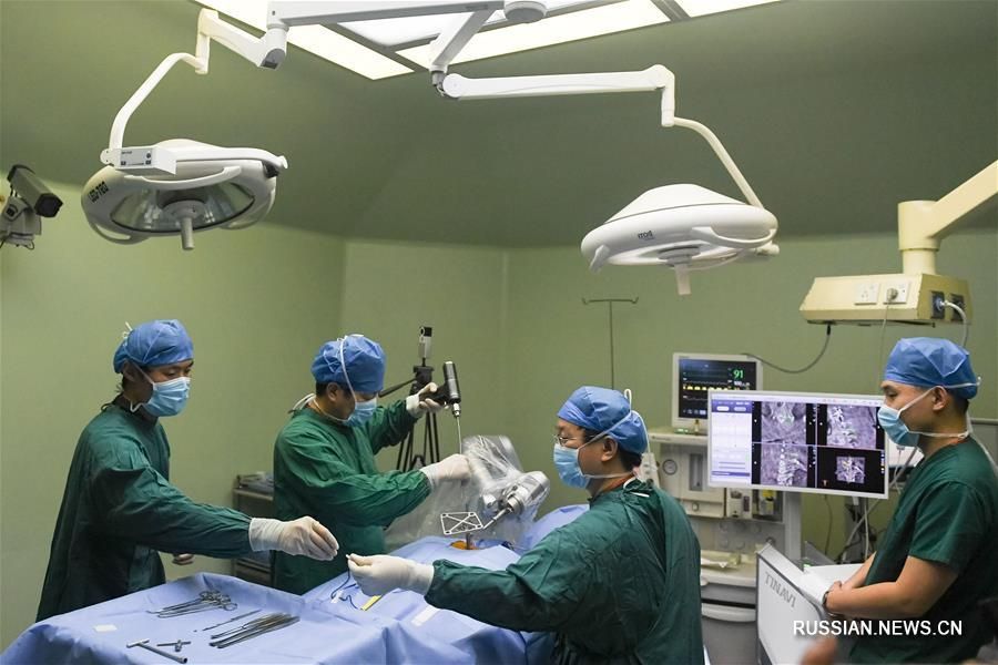 У Китаї робот-хірург проводив операцію