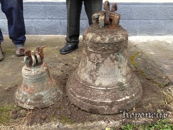 На Тернопільщині селяни несподівано знайшли майже столітні церковні дзвони
