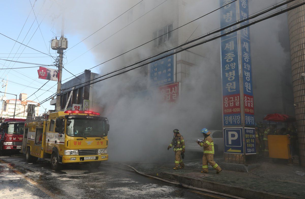 У лікарні Південної Кореї загинуло понад 40 людей під час пожежі