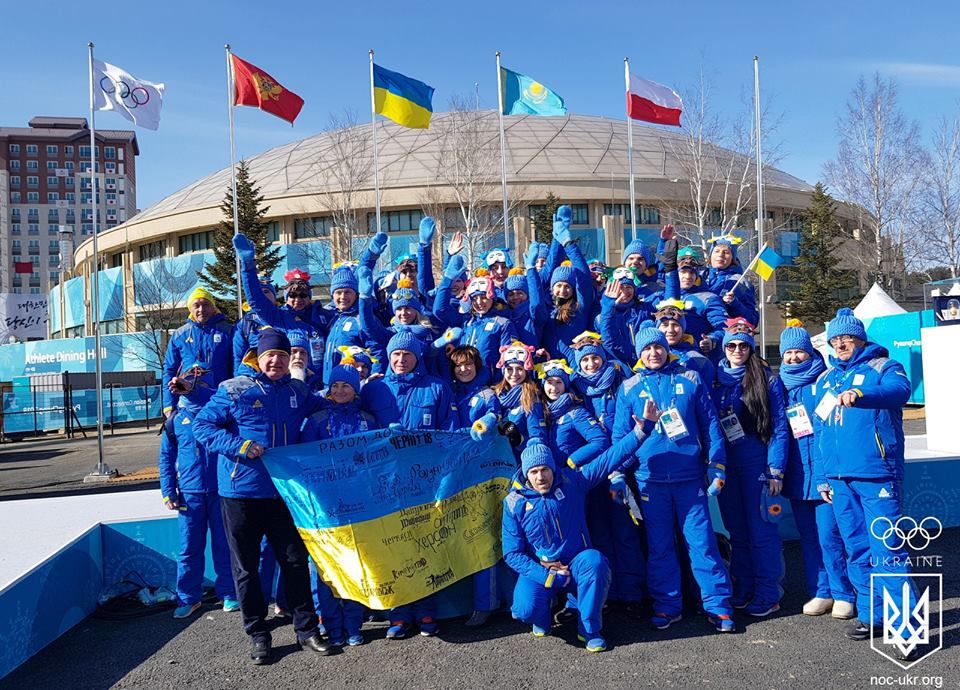 В олімпійському селищі Пхьончхану підняли український прапор