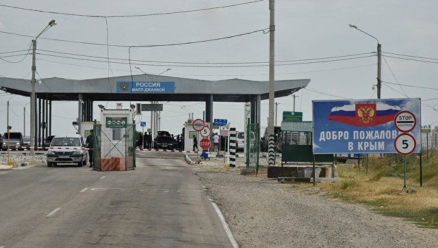 На адмінкордоні з Кримом росіяни ліквідували блокпости та посилюють КПП