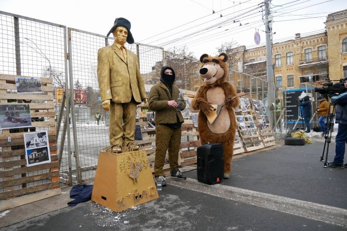 У Києві поліція перекрила вулицю біля посольства Росії
