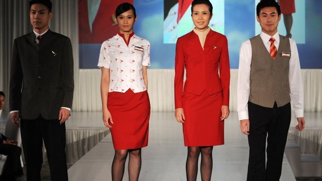 У Гонконзі стюардеси вибороли право носити штани