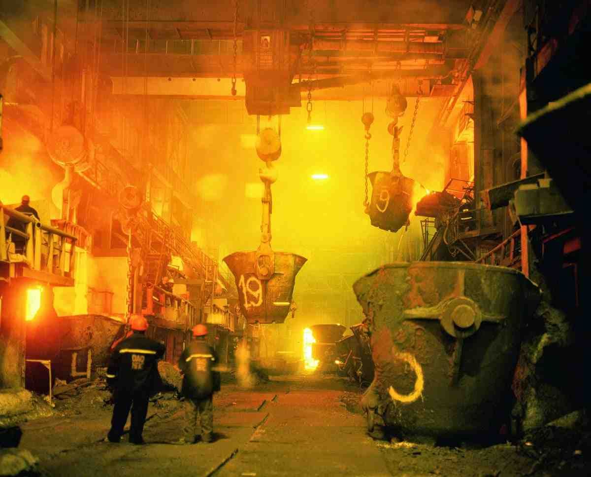 Єнакіївський металургійний завод зупинився після масштабної пожежі
