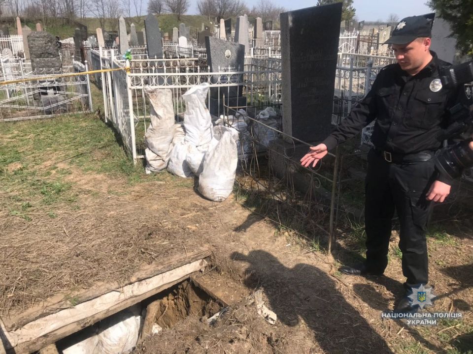 На Вінничині «чорні археологи» розкопали могилу жертв нацистів