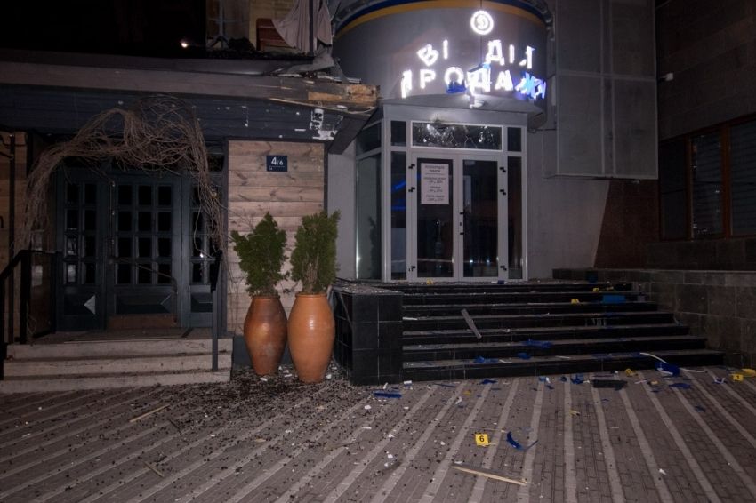 У буділю «Київміськбуду» вистрелили із гранатомета